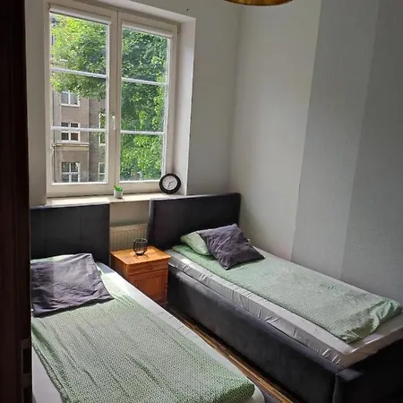 Przy Fontannie Neptuna Apartman *